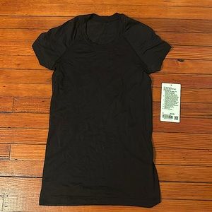 Black Lululemon Swiftly Tech 2.0, Size 4
